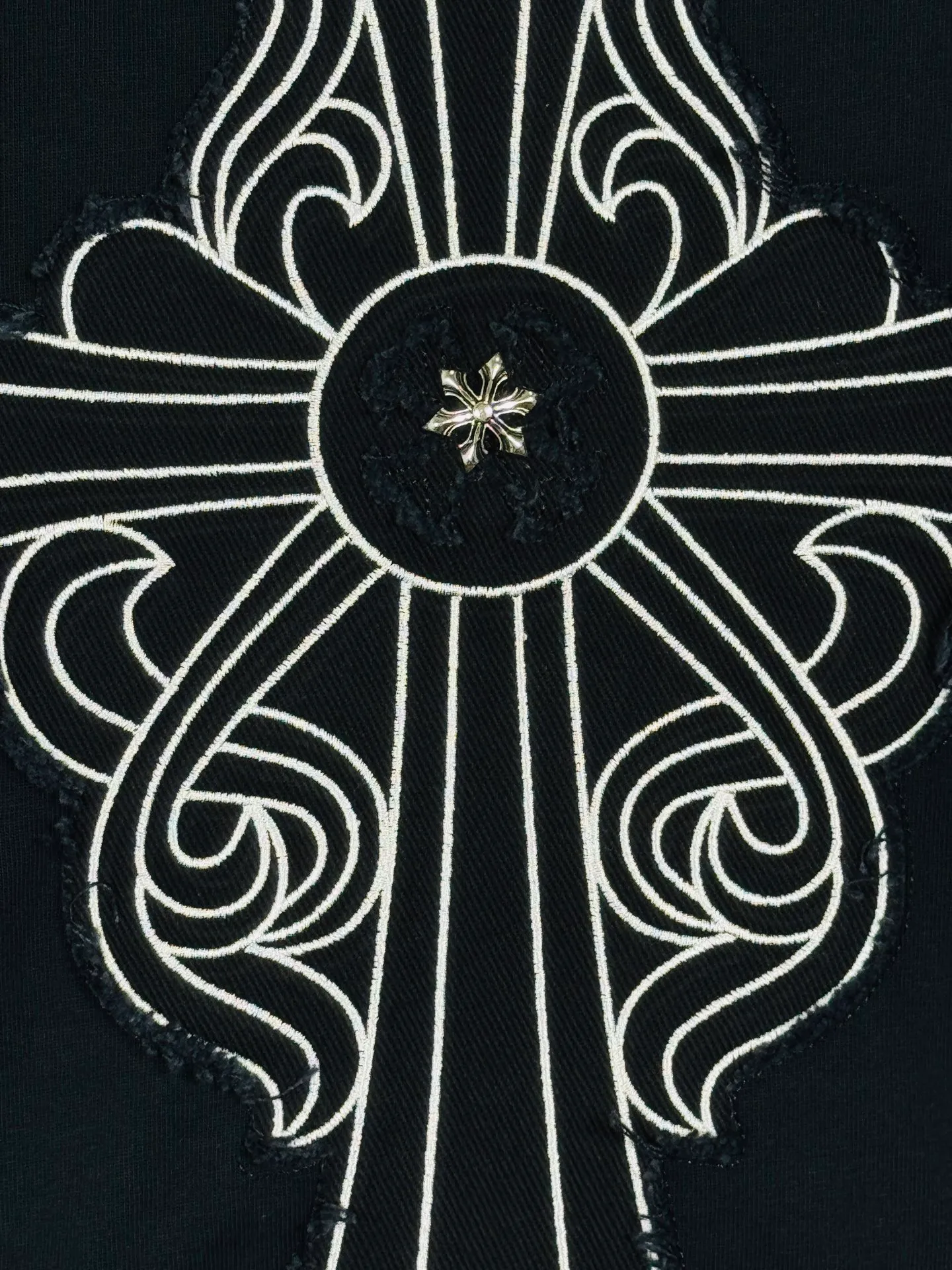P250 ch high version Chrome Hearts 2025 new autumn and winter cross patch washed spray horse slip long-sleeved T-shirt, fabric: 26 double yarns, 320 grams weight, patch embroidery, heavy wash Printing process: patch embroidery, intercolor spray horse slip process Color: black Size: S M L XL Style number: 5186